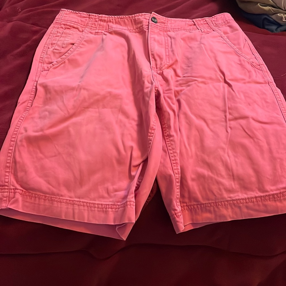 Salmon color